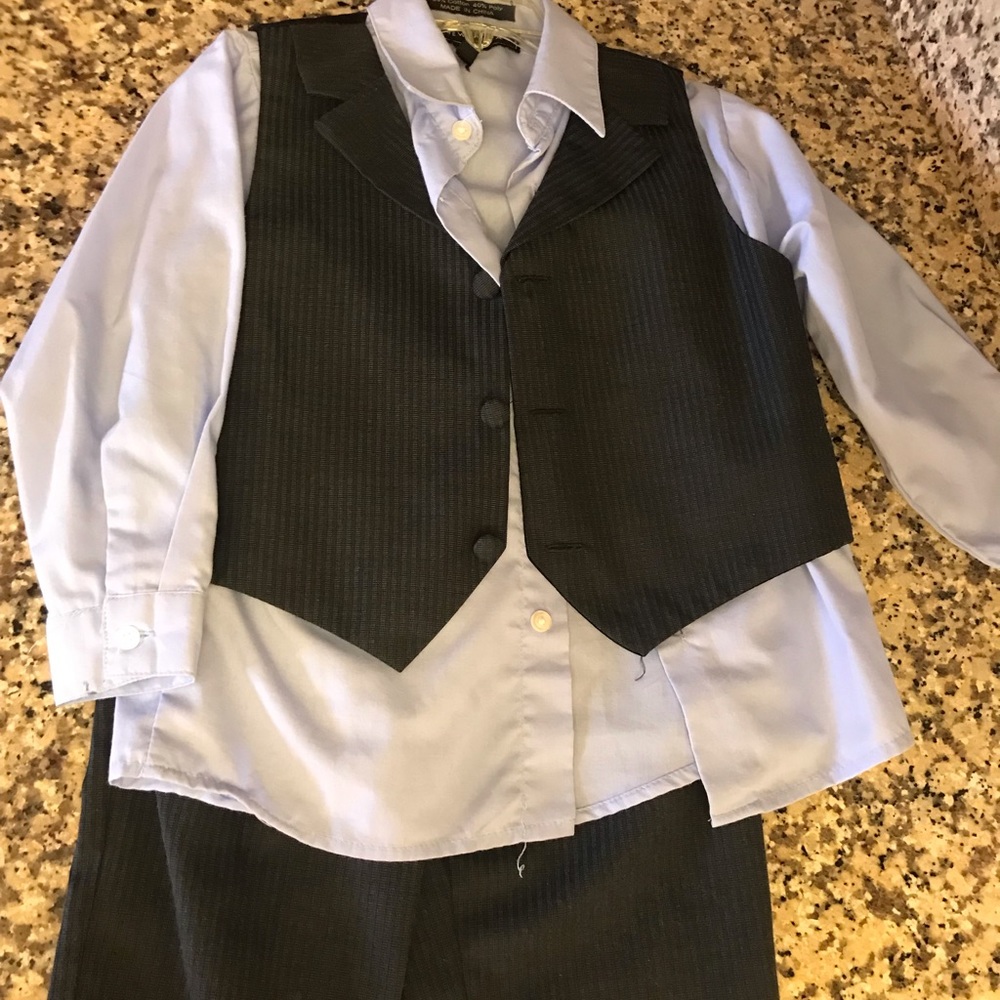 Boys 3 piece set size 3T